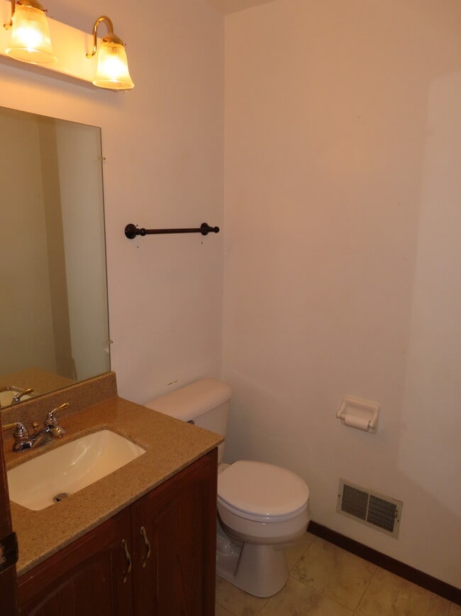 Building Photo - 5221 W Loomis Rd