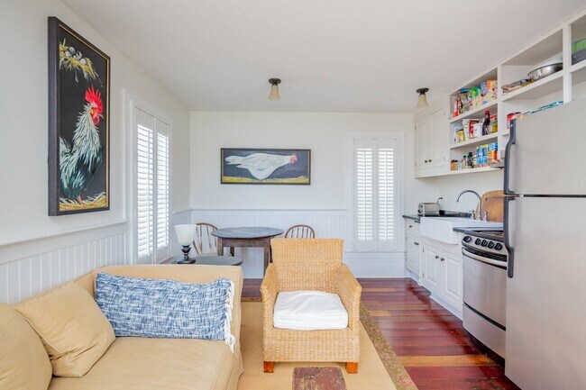 Building Photo - 131 S Edgemere St