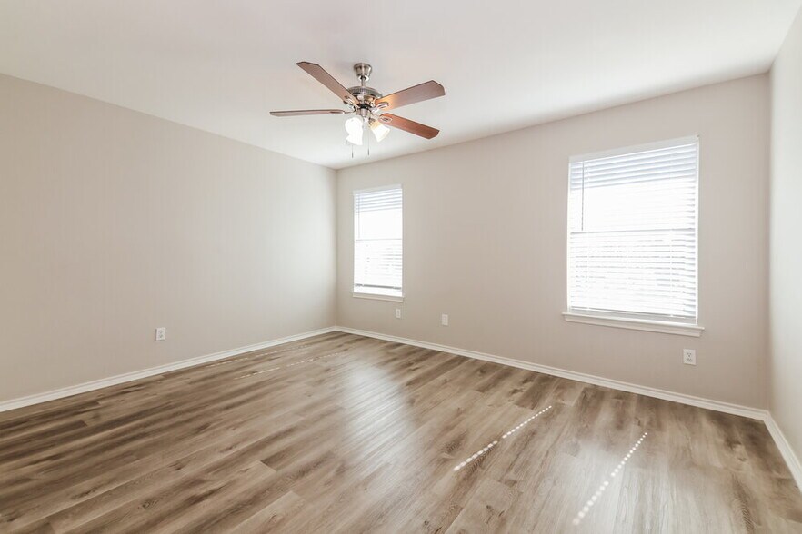 Building Photo - 635 Fleming St