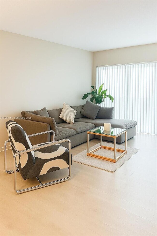 Building Photo - 400 Kings Point Dr