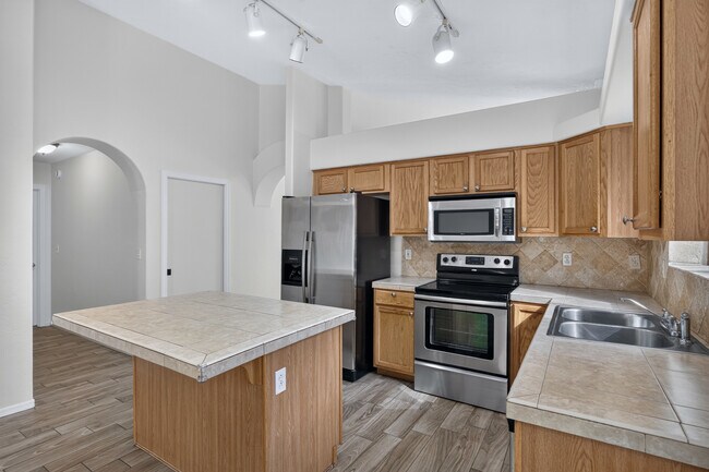 Building Photo - 8998 E Laurie Ann Dr