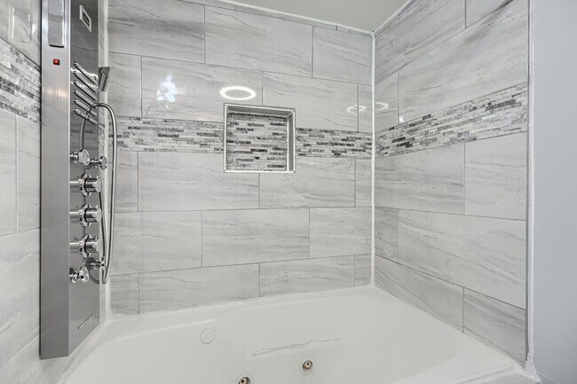 Building Photo - 4012 Fernhill Ave