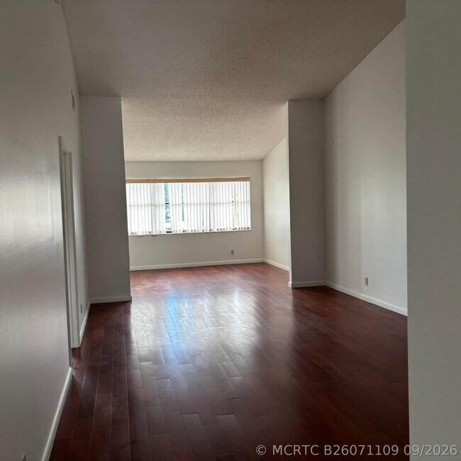 Building Photo - 7641 Tahiti Ln