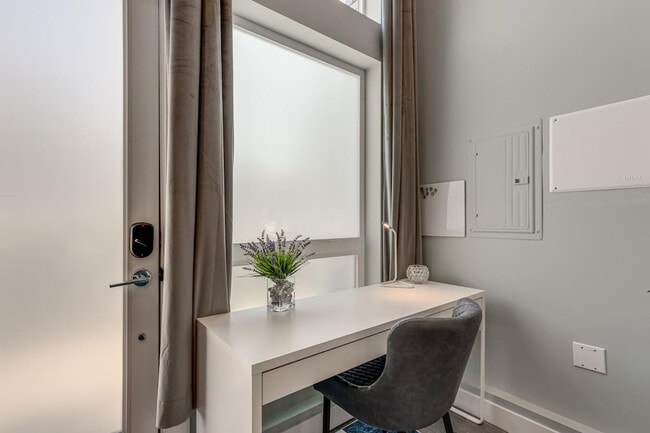 Building Photo - 3821 34th Ave W