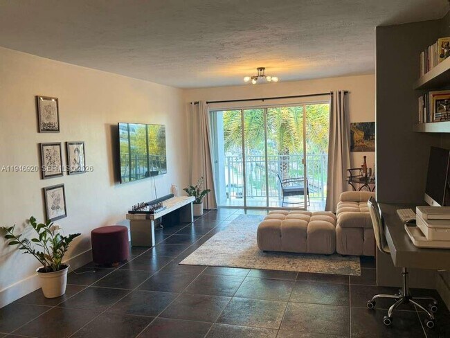 Building Photo - 1631 NE 114th St