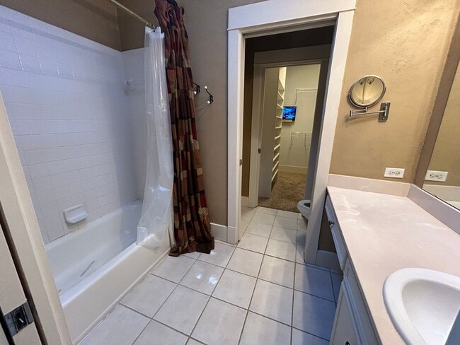 Building Photo - Gorgeous South Highlands 3 Bedroom Home