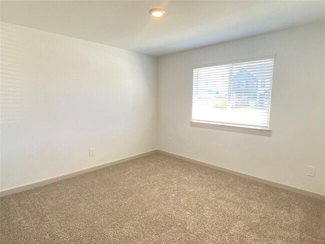 Building Photo - 3306 Silverton Dr