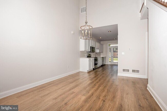 Building Photo - 163 High Pointe Dr