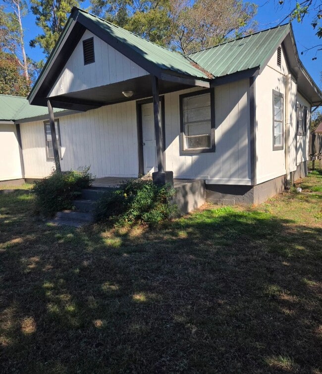 Building Photo - 515 Tuskegee St