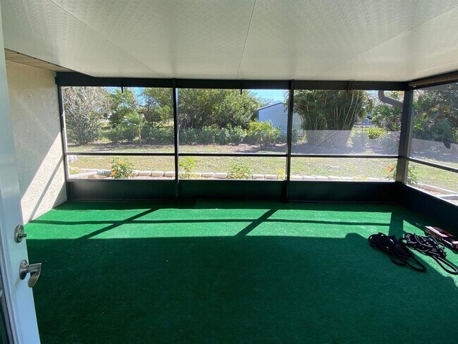 Building Photo - 10123 Bay Ave