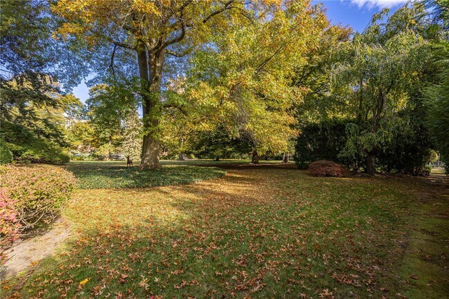 Building Photo - 1397 East Ave