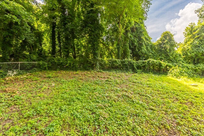 Building Photo - Ardmore Townhome Available Now