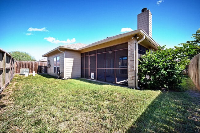 Building Photo - 2529 Windrose Dr