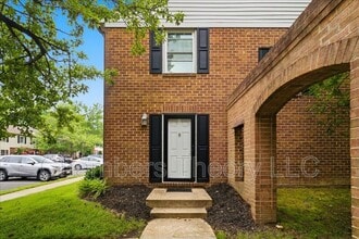 Building Photo - 5713 Independence Cir