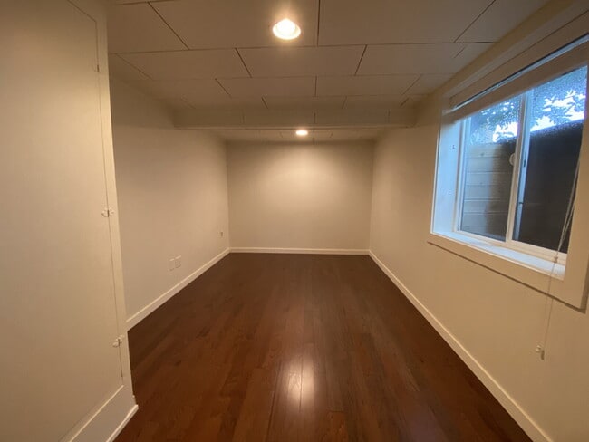 Building Photo - Charming 3-Bed, 2-Bath Gem with Fully Fenced Yard in Lynden