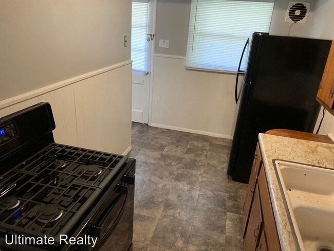 Building Photo - 3 br, 1 bath House - 419 Macdougall Dr.
