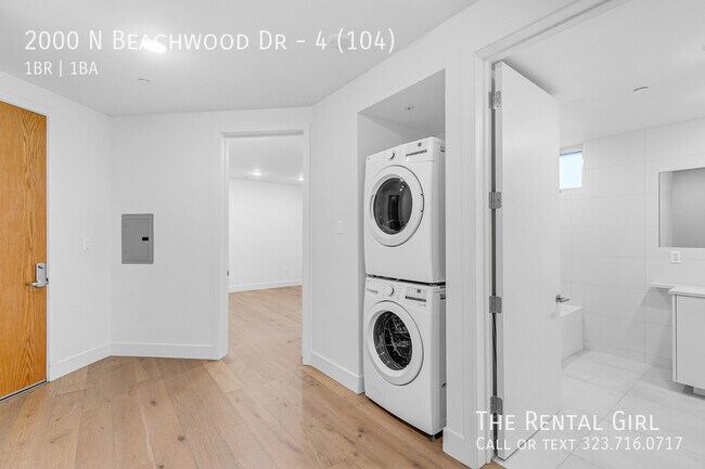 Building Photo - 2000 Beachwood Dr