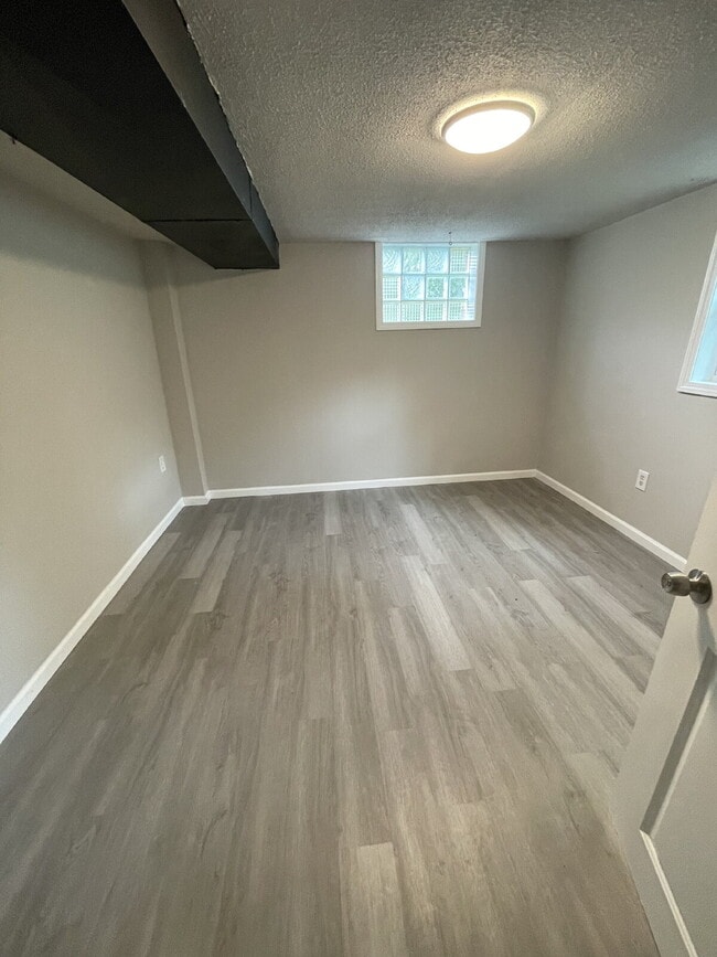 Building Photo - Spacious 5-bed house in Gary!