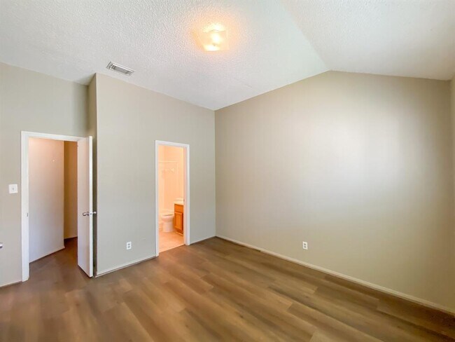 Building Photo - 1308 Brenda Ln