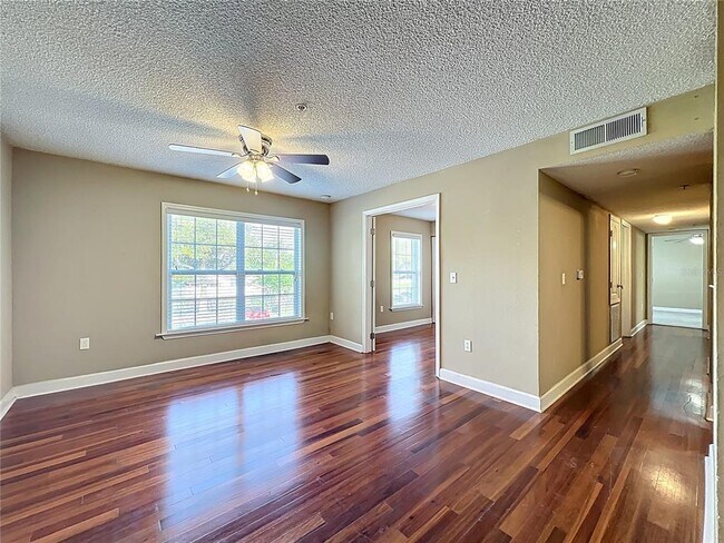 Building Photo - 2065 Dixie Belle Dr