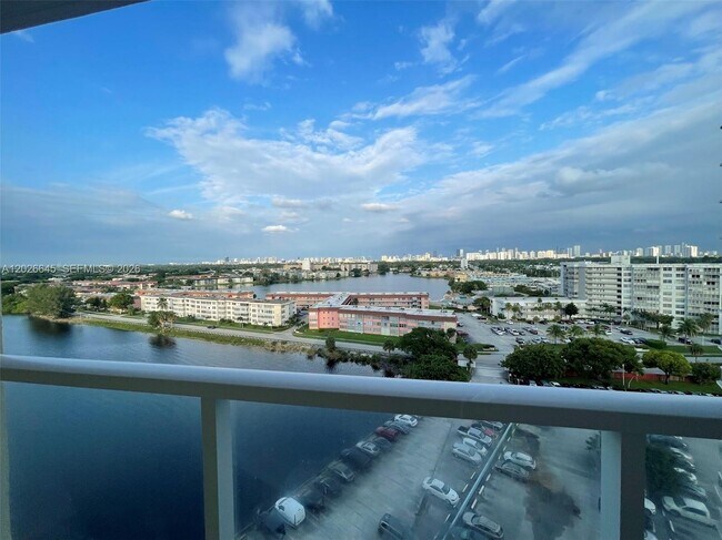Building Photo - 1351 NE Miami Gardens Dr