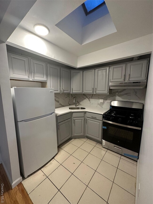 Building Photo - 92-29 53rd Ave