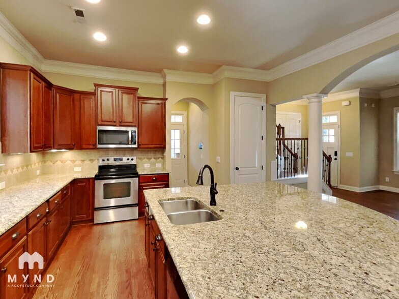 Building Photo - 807 Herrin Ave