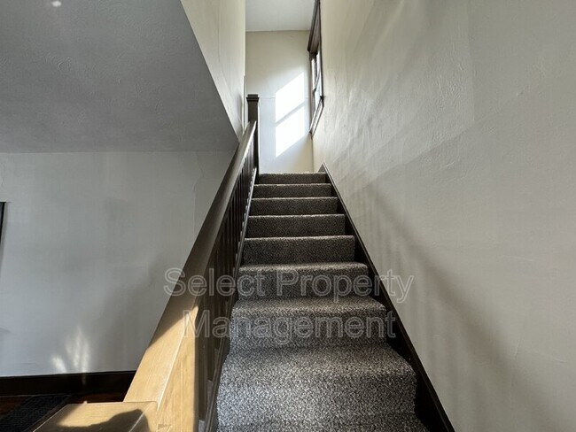 Building Photo - 1230 W Wildwood Ave