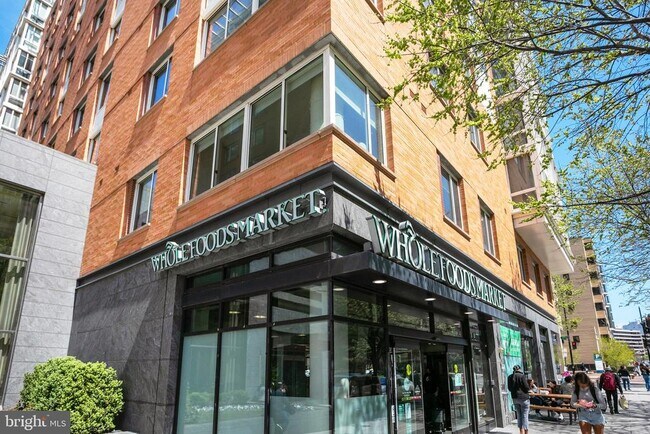 Building Photo - 1330 New Hampshire Ave NW