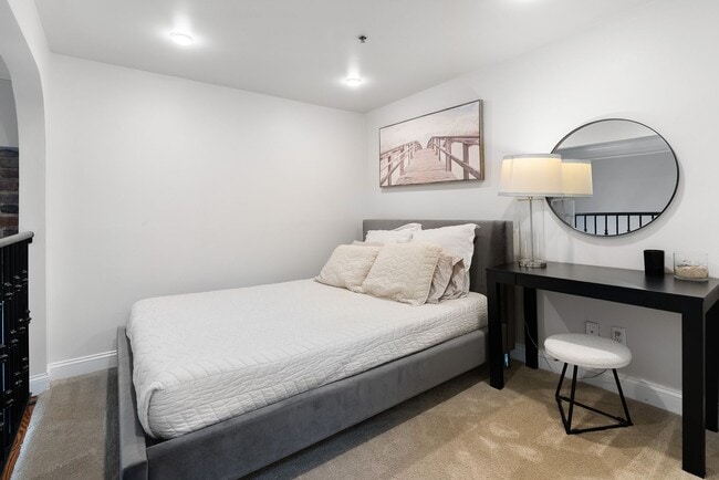 Building Photo - Stunning 2-Story Loft in the Heart of Downtown