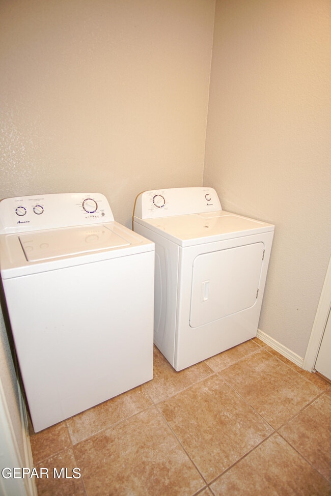 Building Photo - 10692 Canyon Sage Dr