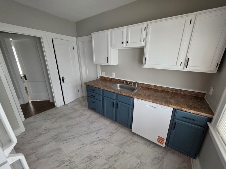 1648 Kitchen 3 - 1646 Waterbury Rd