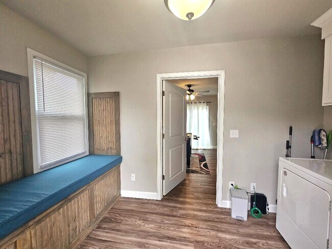 Building Photo - 3 Bedroom home minutes from Prisma Health and Downtown Greenville