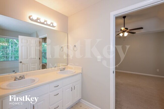 Building Photo - 530 Sanford Creek Ln