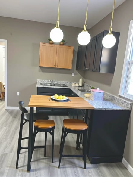 Building Photo - 1352 Giddings Rd