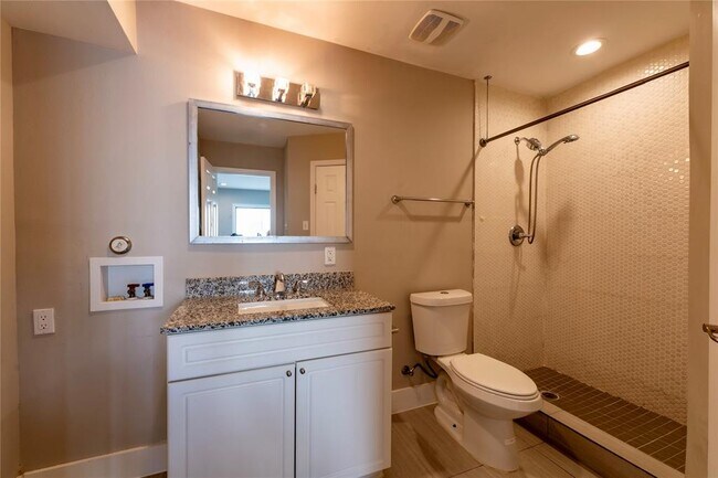 Building Photo - 935 La Posada Dr