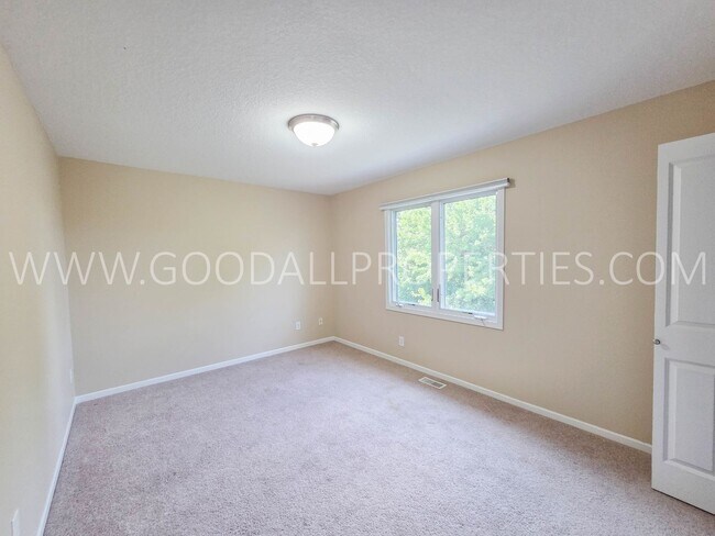 Building Photo - END OF SUMMER SPECIAL! $100 Off Rent for the First 6 Months | 4BR Urbandale Home with 3-Car Garage