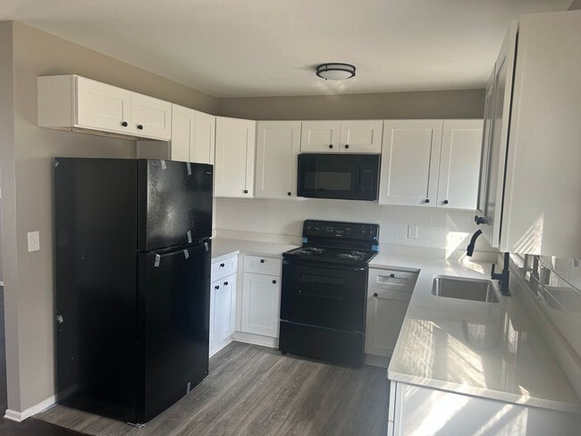 Building Photo - July MOVE IN SPECIAL! NO DEPOSIT!  Beautif...