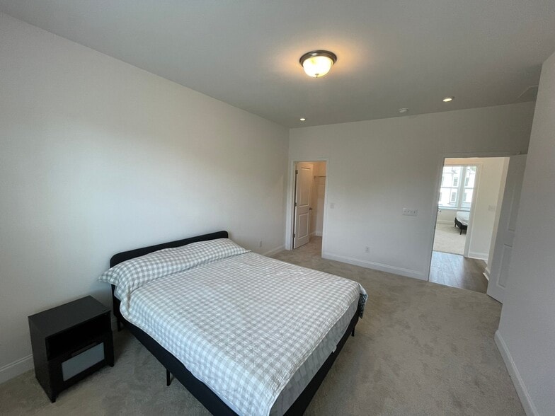 Building Photo - 15359 Ballancroft Pkwy