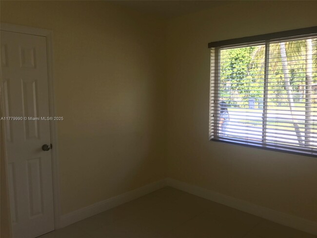 Building Photo - 6510 SW 63rd Ct