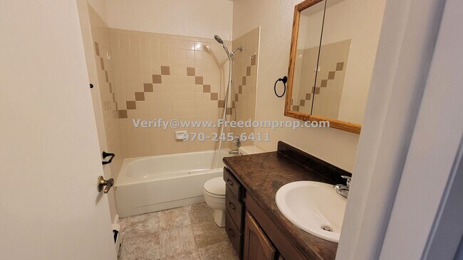 Building Photo - Near CMU & St. Mary's 2 Bedroom 1.5 Bath T...