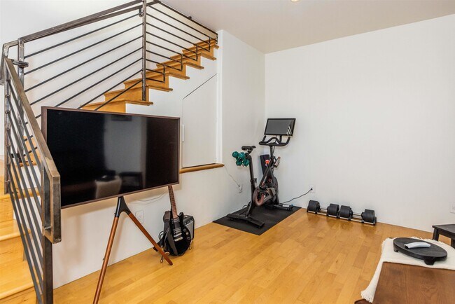 Building Photo - 2323 Magnolia St