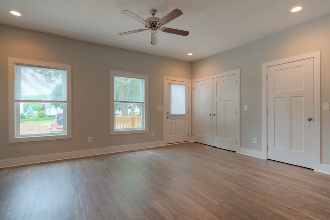 Building Photo - Four Bedroom Townhome in Uptown Village