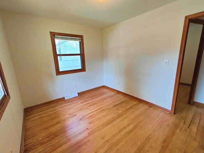 Building Photo - 5921 N 66th St