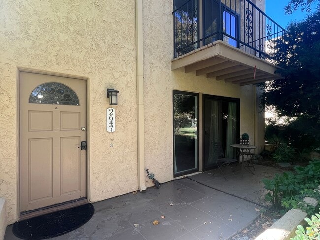 Building Photo - Spacious 3 Bedroom, 2.5 Bath Condo in a Be...