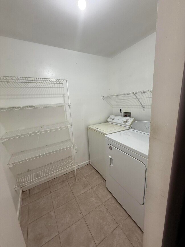 Building Photo - 5800 W Sample Rd