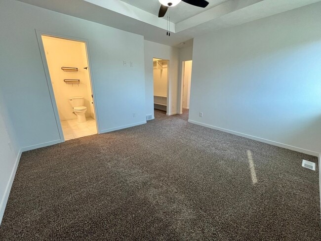 Building Photo - 4 Bed/3.5 Bath with 4 Stall Heated Garage!