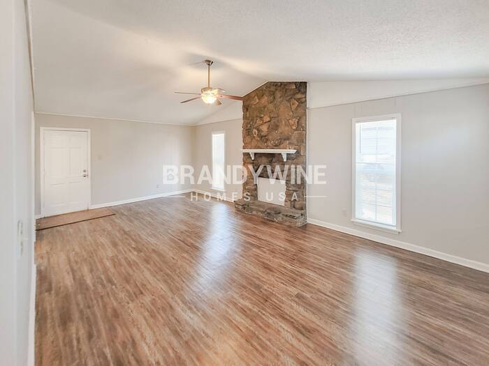 Building Photo - 6395 Golden Park Dr