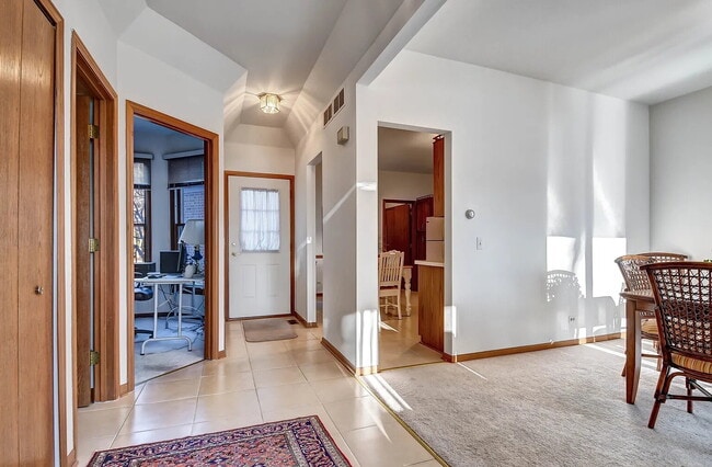 Building Photo - Comfortable Living in a Desirable Area