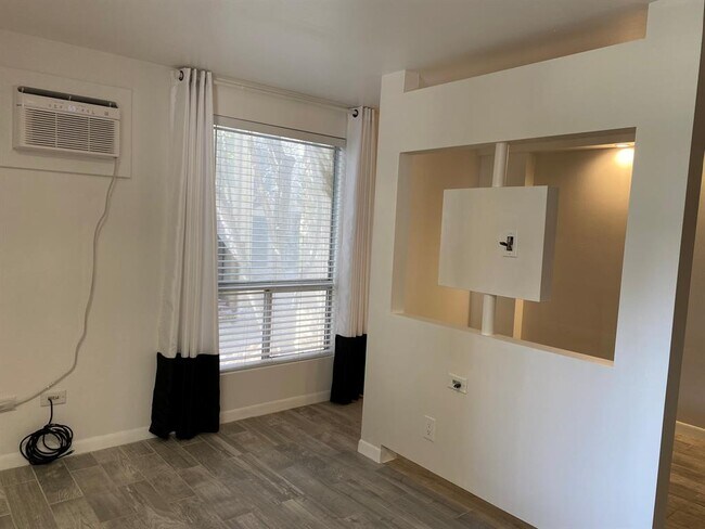 Building Photo - 5802 Circulo Dr